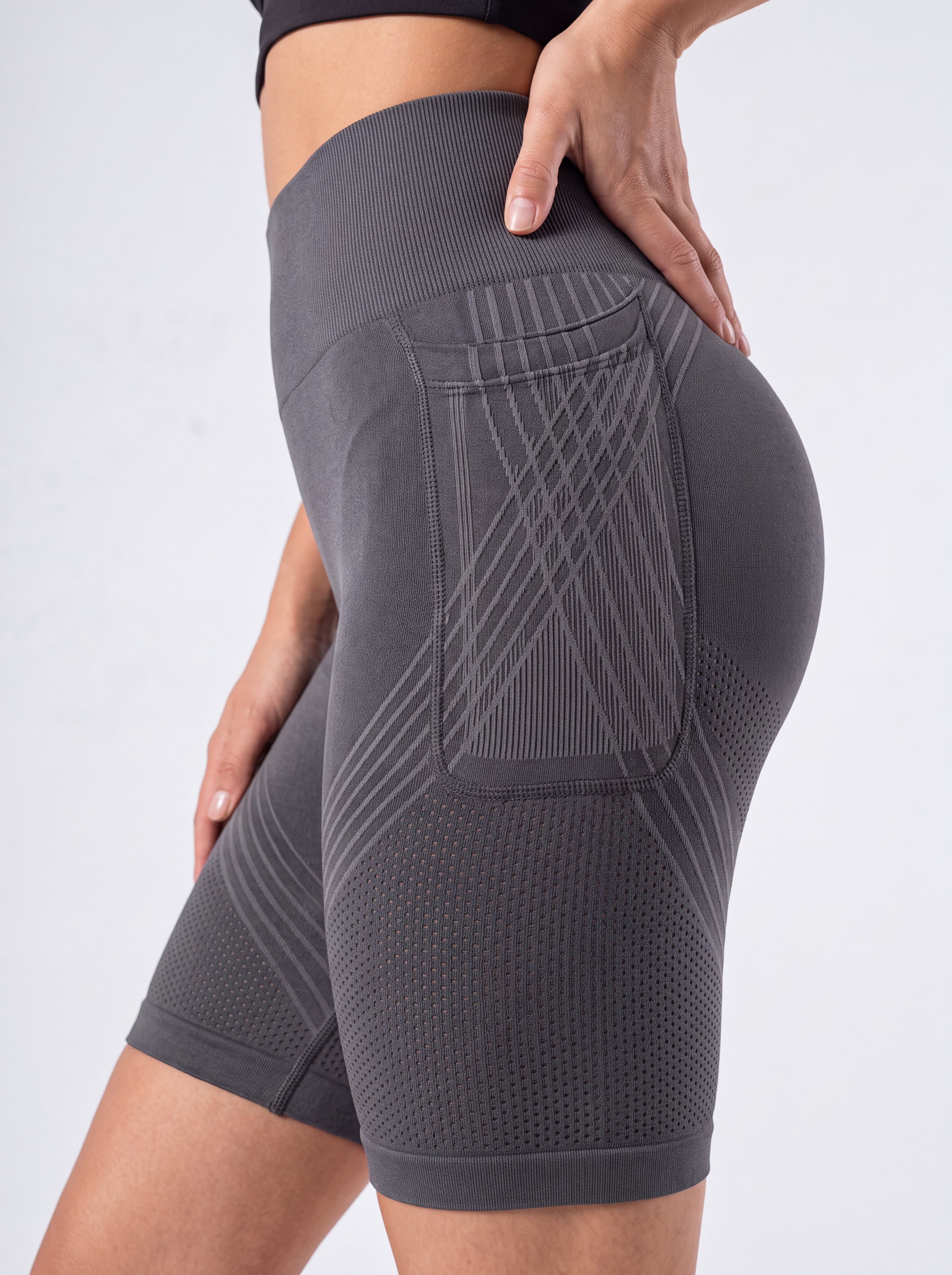 Short sculptant gris avec poche latérale